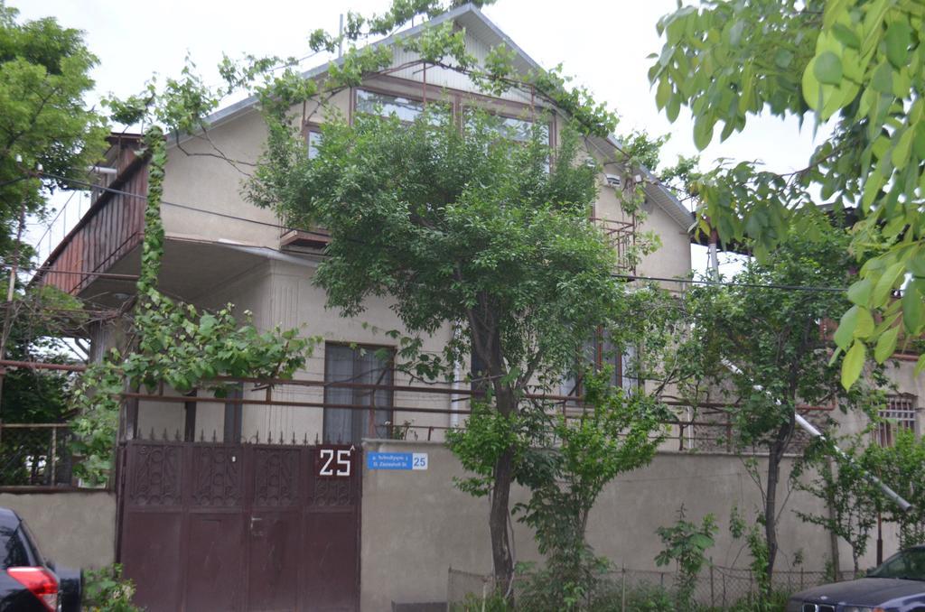 Alex'S Cosy Guesthouse Tbilisi Buitenkant foto